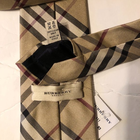 BURBERRY MEN'S NEW 100%SILK NECK TIE  WIDTH: 3 1/2"  LENGTH: 57"  MADE IN ITALY - Picture 9 of 10